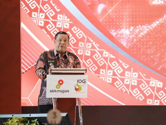 Penjabat Gubernur Riau SF Hariyanto jadi pembicara di podium saat menghadiri&nbsp;acara Indonesian Oil & Gas Supply Chain Management (IOG-SCM) Summit 2024.