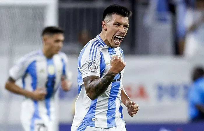 Lisandro Martinez dedikasikan gol perdana bersama Argentina untuk kakek dan neneknya.