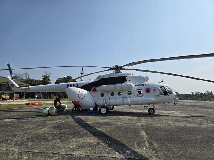 Helikopter jenis MI-8 bantuan BNPB dilakukan pengecekan di Pangkalan TNI Angkatan Udara Roesmin Nurjadin (Rsn) Pekanbaru, Rabu (3/7/2024).