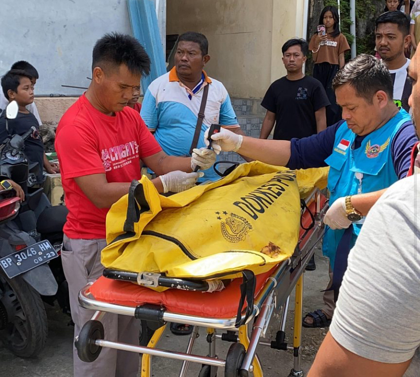 Jasad korban bunuh diri di Bengkong Asrama.