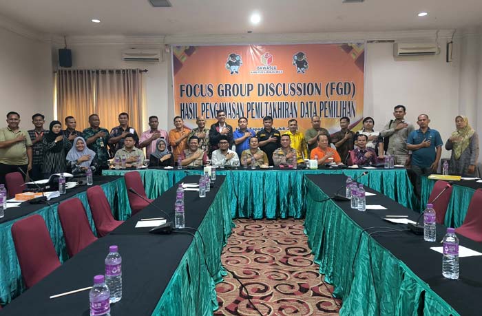Bawaslu Kabupaten Rokan Hulu (Rohul) menggelar acara Focus Group Discussion (FGD) hasil pengawasan pemutakhiran data pemilih di Hotel Sapadia Pasirpengaraian, Kamis (4/7/2024).