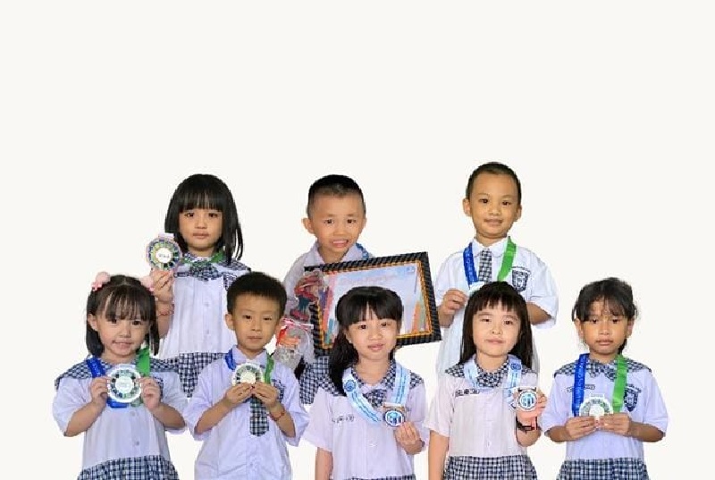 Foto dari kiri atas, Vallerie Clarence Lim, Jordan Steven, Daren Dimetri, Yeolin Amberley Maitry, Wylbert Edgar Baren, Vianly Clementine William, Devany Quinn Yang, dan Adara Gloria Mikhaela.