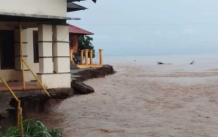 Ribuan warga di Kabupaten Bone Bolango, Provinsi Gorontalo terdampak bencana banjir banjir dan longsor pada Minggu (7/7) pagi.