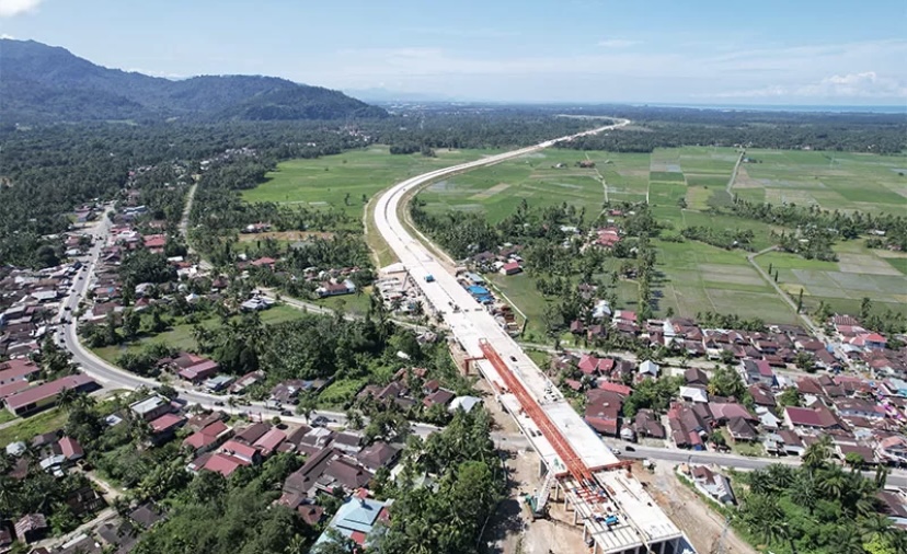 Pembangunan Tol Padang-Sicincin terus digesa.Sementara untuk ruas Tol Sicincin-Bukittinggi terancam batal karena persoalan lahan.