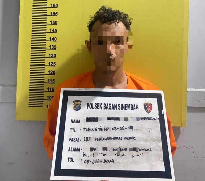 Tersangka P diamankan di Mapolsek Bagan Sinembah.