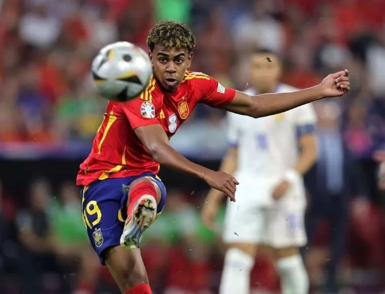 Lamine Yamal mencetak gol pertama Spanyol pada laga semifinal Euro 2024 melawan Prancis (11/7)
