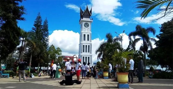 Kawasan objek wisata jam gadang Bukittinggi.
