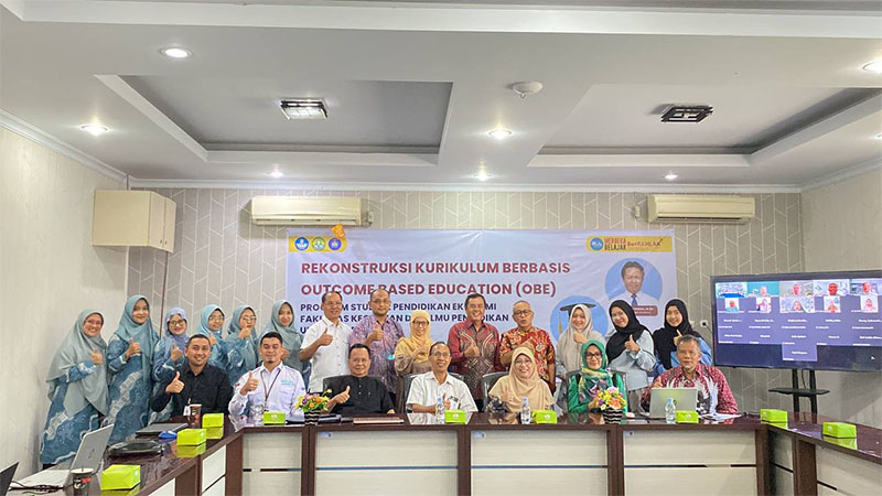 FGD dalam rangka implementasi program Merdeka Belajar Kampus Merdeka (MBKM), Magister Pendidikan Ekonomi FKIP Universitas Riau, Kamis (11/7/2024).