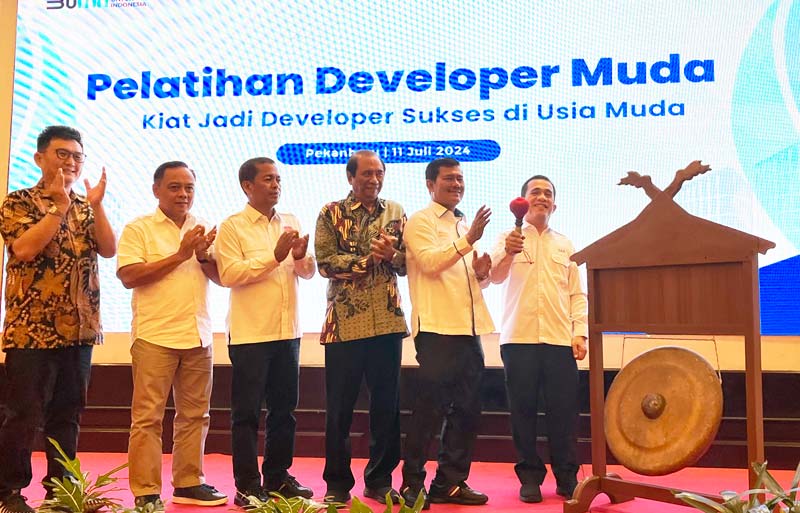 Pihak BTN dan DPD REI membuka acara Pelatihan Developer Muda di Grand Zuri Pekanbaru, Kamis (11/7/2024).