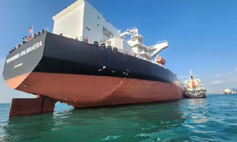 Kapal Pertamina Halmahera merupakan kapal Suezmax untuk mengangkut muatan berupa minyak mentah dan produk serupa lainnya dengan rute pelayaran internasional, baru-baru ini.