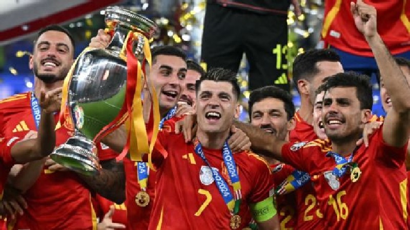 Spanyol menjuarai Euro 2024 Jerman setelah mengalahkan Inggris 2-1 di Olympiastadion Berlin, Senin (15/7/2024) dini hari WIB.