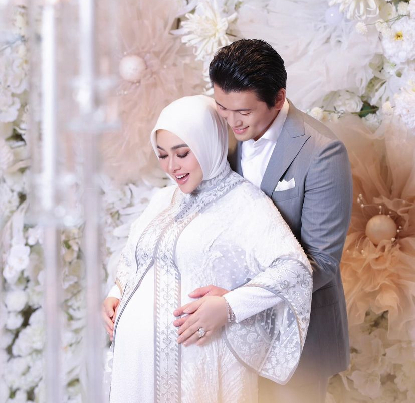 SYAHRINI DAN REINO BARACK