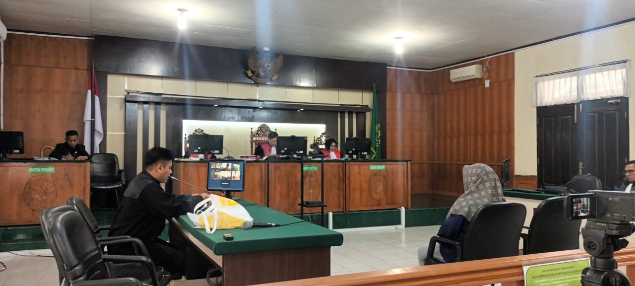 Pembacaan tuntutan terhadap terdakwa Sri Haryati dan Bayu Abdillah di PN Pekanbaru pada Selasa (16/7/2024).