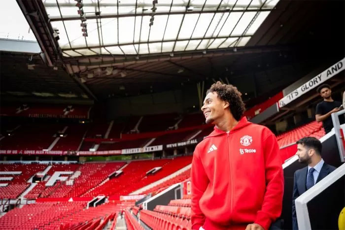 Pemain anyar MU Joshua Zirkzee.