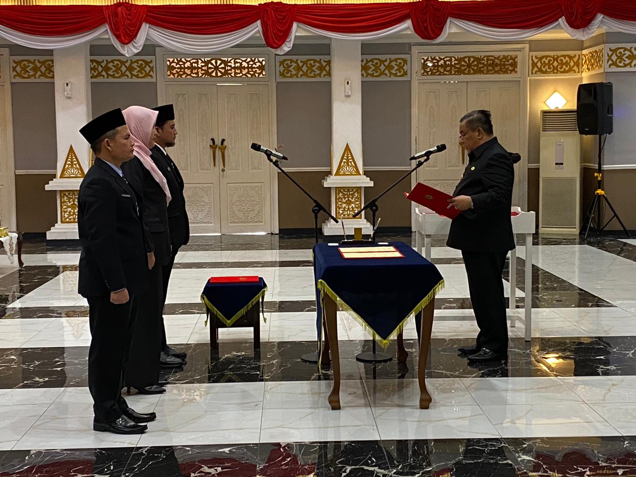Pj Gubri SF Hariyanto melantik 3 PTP dilingkungan Pemprov Riau di gedung daerah Riau, Kamis (18/7/2024).