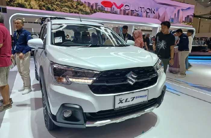 Suzuki XL7 yang dipajang di GIIAS 2024.