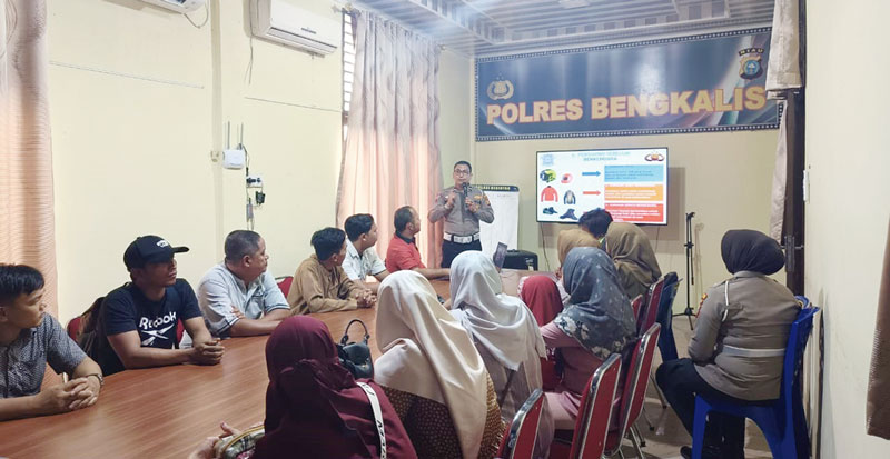Dalam rangka Operasi Patuh Lancang Kuning 2024, Satlantas Polres Bengkalis menggelar penyuluhan tertib berlalu lintas di Kantor Satlantas 125, Jalan Pipa Air Bersih,