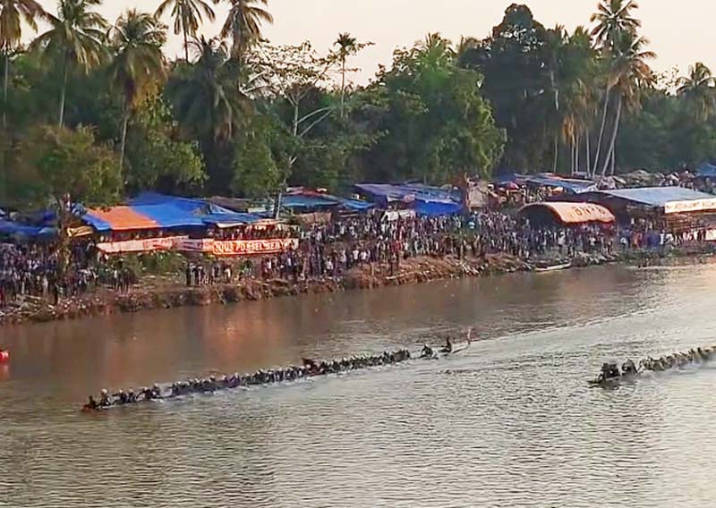 Jalur Tuah Alam Kaswira Nondri berhasil mengalahkan jalur Bintang Emas Cahaya Intan Kecamatan Hulu Kuantan di laga final pacu jalur Kecamatan Benai, Kuansing, Senin (22/7/2024).