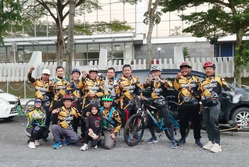 Komunitas Arbic Perawang foto bersama saat mengikuti gowes, beberapa waktu lalu.