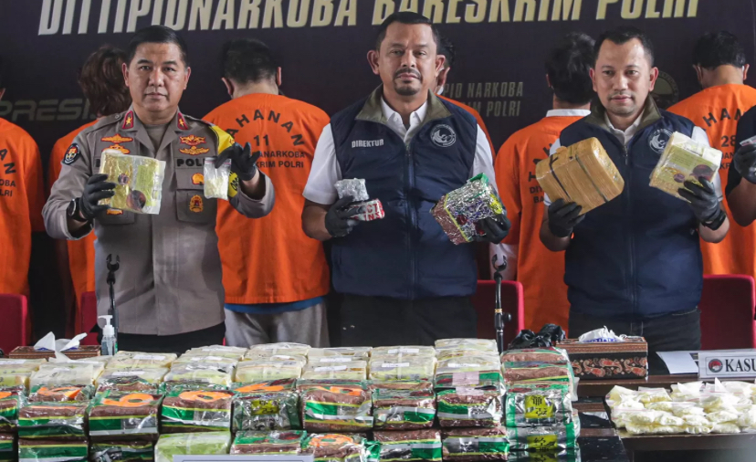 Barang bukti kasus peredaran gelap narkotika dan obat perangsang diamankan di Bareskrim, Mabes Polri,