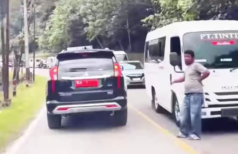 Jalur Padang-Bukittinggi via Lembah Anai yang sempat terputus akibat banjir bandang pada Mei lalu, kembali dibuka.