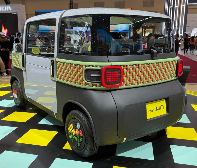 Daihatsu me:MO merupakan mobil listrik konsep bersegmen Kei-Car yang fun dan stylish.