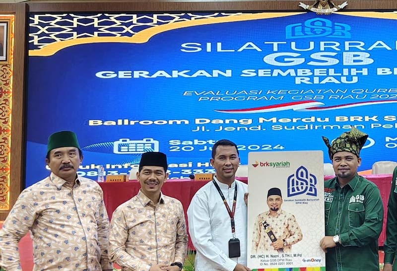 Tim Gerakan Sembelih Bersyariah (GSB) Riau berfoto bersama usai silaturahmj bersama tim BRK Syariah, baru-baru ini.