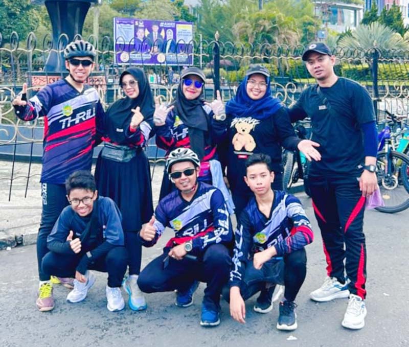 Anggota komunitas Rumbai Family Bike  foto bersama saat mengikuti gowes, beberapa waktu lalu.