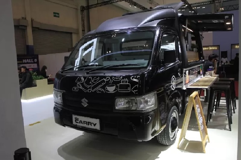 Suzuki Carry pick up yang di ubah menjdi mobile cafe ada di pameran GIIAS 2024.