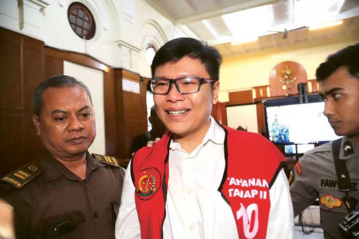 DIPUTUS BEBAS: Gregorius Ronald Tannur setelah sidang pembacaan putusan di PN Surabaya, Rabu (24/7).
