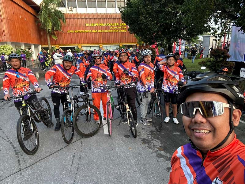 Anggota komunitas Kope Kope Siak foto bersama saat mengikuti gowes di Pekanbaru, beberapa waktu lalu.