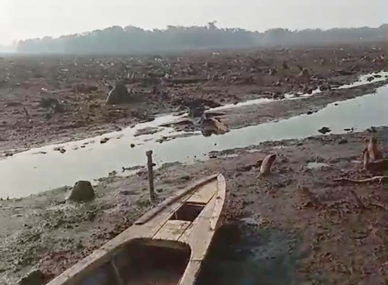 Danau Bagan Benio, Desa Tasik Serai, Kecamatan Talang Mandau, Kabupaten Bengkalis terlihat sudah mengering, Selasa (30/7/2024).