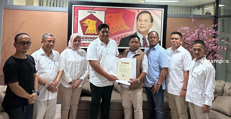 Roby Kurniawan dan Deby Maryanti menerima rekomendasi dari DPP Partai Gerindra di Jakarta, Senin (29/7/2024) malam.