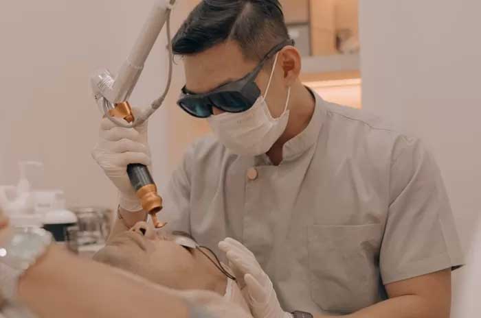 ILUSTRASI. Treatment wajah dengan metode Facetem sedang ngetren, dan dipercaya mampu membuat penampilan tampak lebih muda.