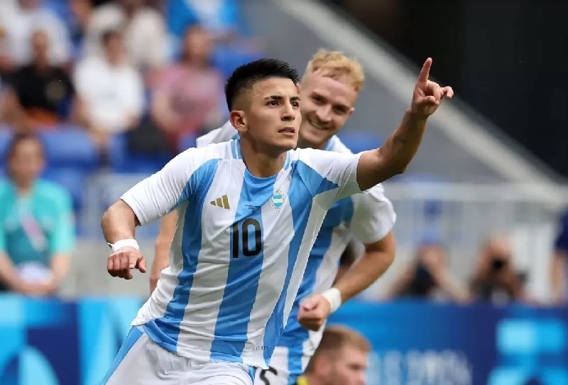 Tiago Almada saat memperkuat Argentina di Olimpiade 2024.