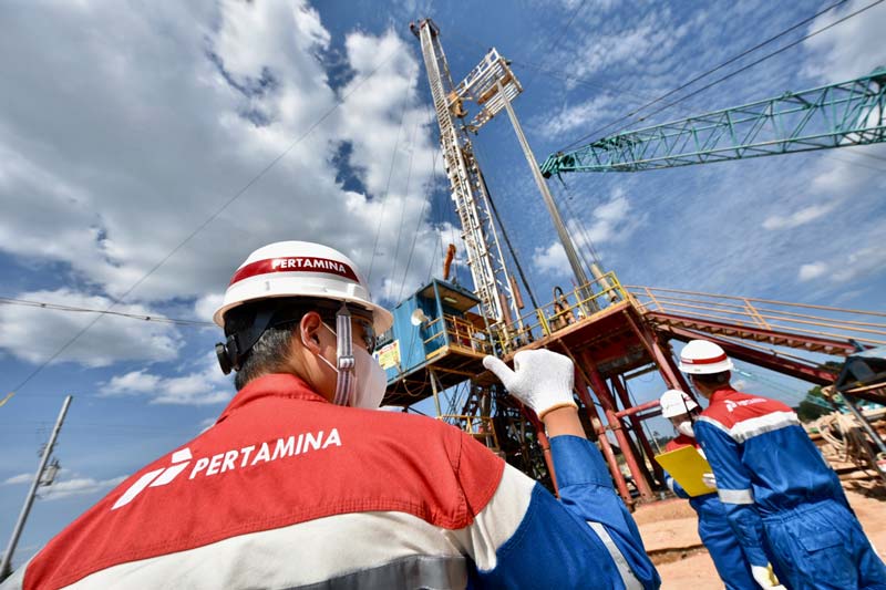 Perwira PT Pertamina Hulu Rokan (PHR) melaksanakan aktivitas pekerjaan dalam mendukung ketahanan energi di WK Rokan.