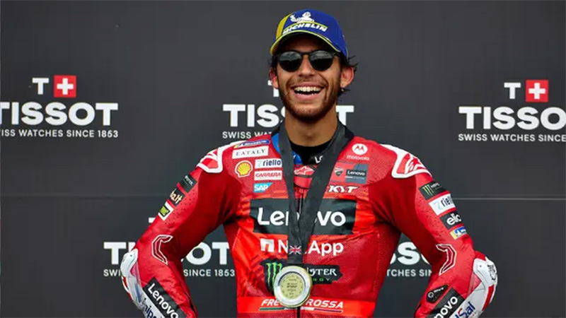 Pembalap Lenovo Ducati, Enea Bastianini tampil sempurna di MotoGP inggris dengan menjuarai sprint race dan balapan utama.