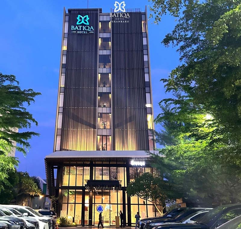 Suasana BATIQA Hotel Pekanbaru tampak dari depan.