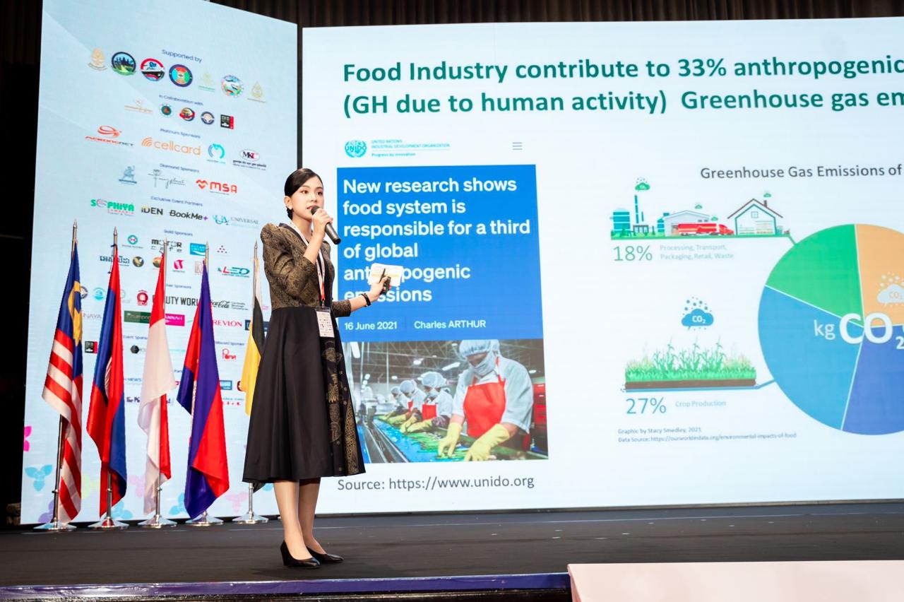 Arsilia Arsyadjuliandi⁩, CEO Organic Center mewakili Indonesia pada presentasi produk di ajang ASEAN Women Entrepreneurs Network (AWEN), di Hotel Sofitel, Phnom Penh Kamboja, Kamis (1/8/2024).