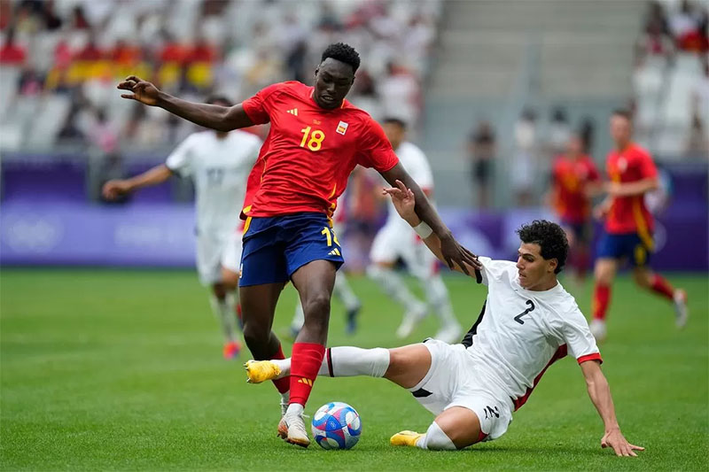 Samu Omorodion saat bermain bersama Spanyol di Olimpiade 2024.