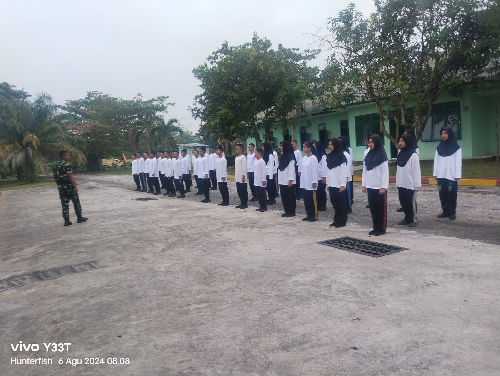 Saat Kegiatan pelatihan dasar kepemimpinan, Siswa SMK Pertanian Terpadu Riau di Kompi Kavaleri 6/RBT.