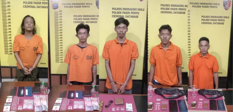 Polsek Pasir Penyu mengamankan lima terduga pengedar narkoba jenis sabu di salah satu perumahan di Air Molek, Inhu, Selasa (6/8/2024).