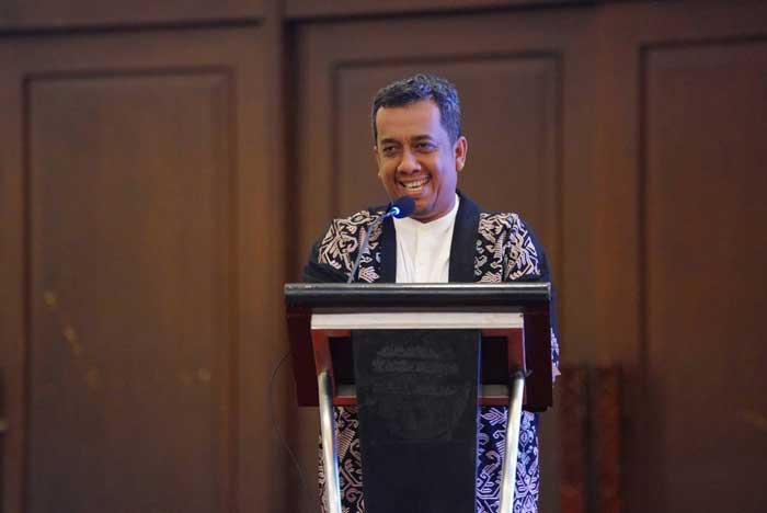 Roni Rakhmat .
