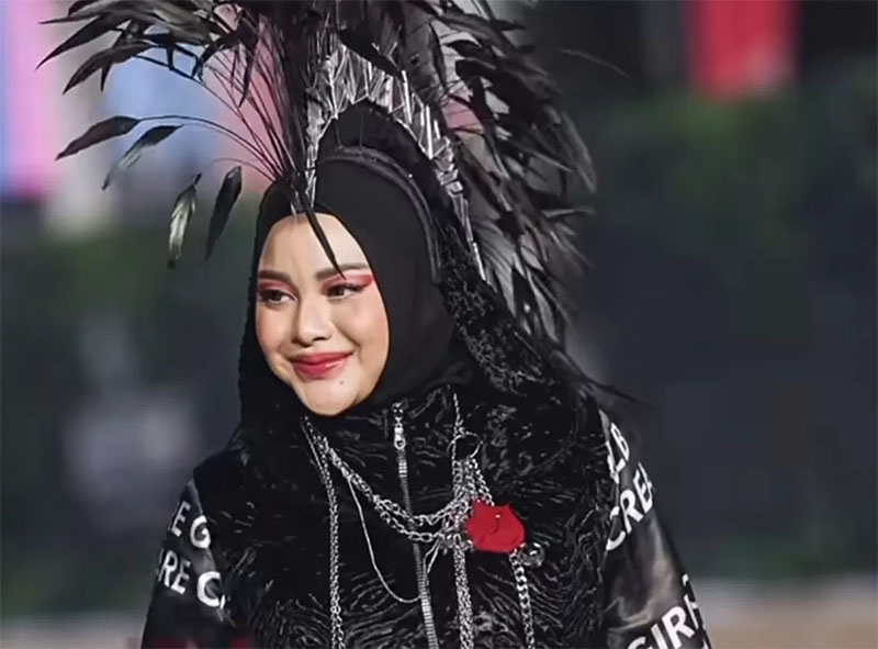 Penampilan Aurel Hermansyah di ajang Jember Fashion Carnaval 2024.