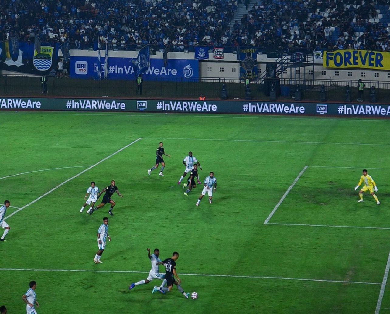 Cuplikan pertandingan Liga 1 Indonesia Persib Bandung vs PSBS Biak skor akhir 4-1, di Stadion Si Jalak Harupat, Bandung, Jumat (9/8/2024) malam.