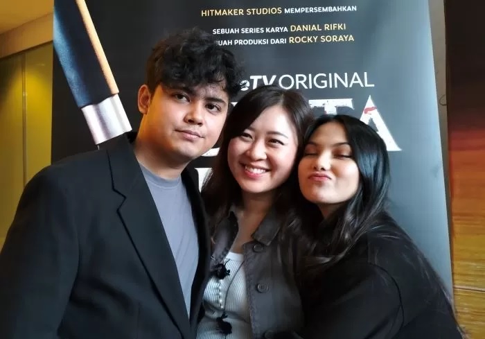 Aliando Syarief bersama Aisyah Aqilah dan Lesley Simpson.