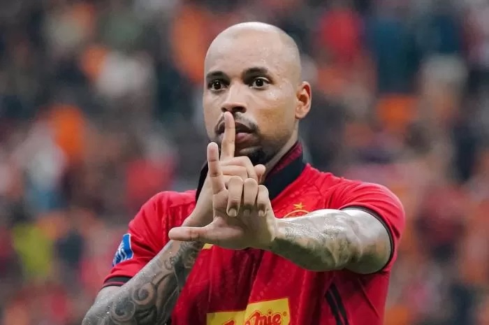 Penyerang Persija Jakarta Gustavo Almeida memimpin daftar top skor sementara berkat hat-trick  ke gawang Barito Putra pada pekan pertama BRI Liga 1 Indonesia 2024/2025.