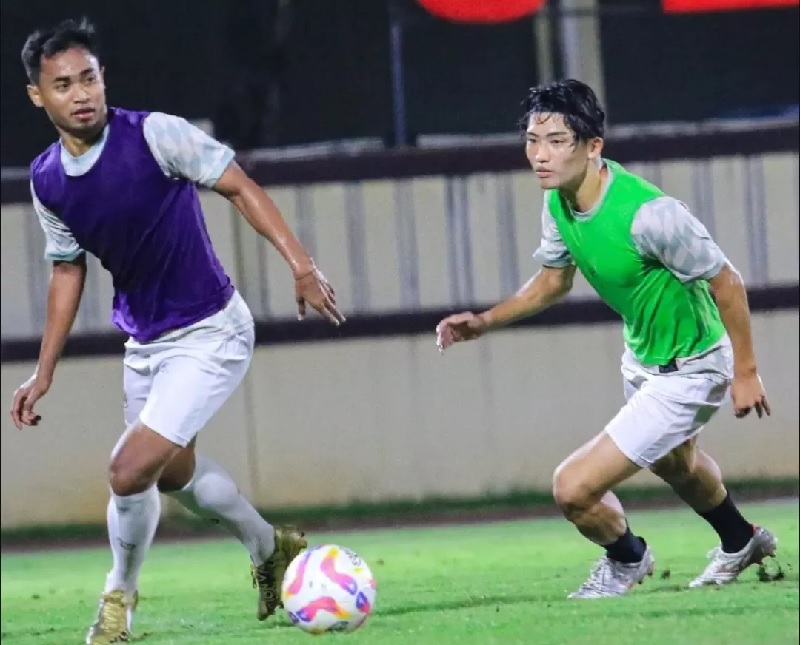 Pemain Semen Padang FC menjalani latihan di Stadion STIK Jakarta jelang laga perdana BRI Liga 1 Indonesia lawan Borneo FC.