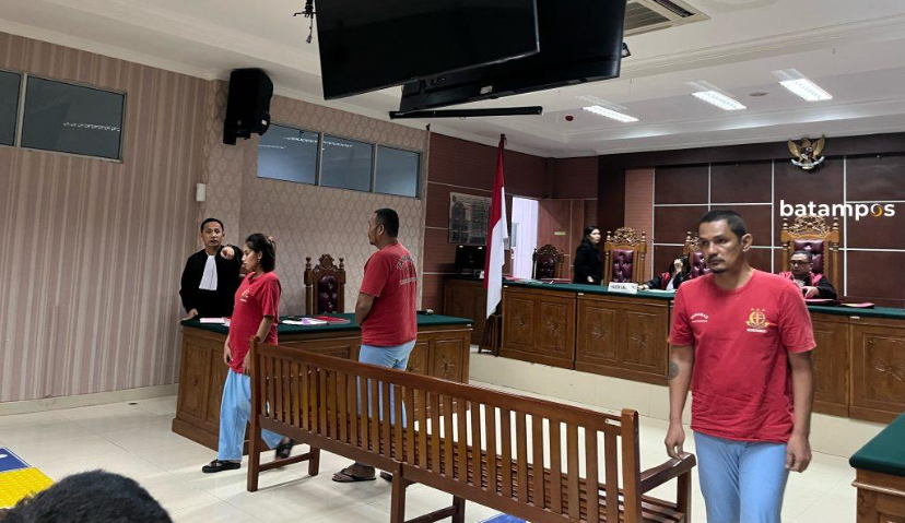 Terdakwa suami istri Mahendra dan Nurhayati menjalani sidang di PN Batam, Jumat (9/8).
