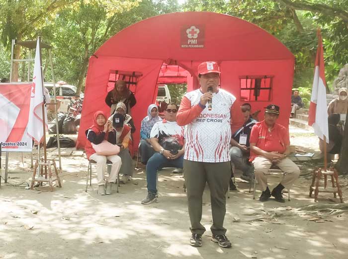 Ketua PMI Pekanbaru Abdul Jamal saat hadir pada latihan gabungan Palang Merah Remaja (PMR).